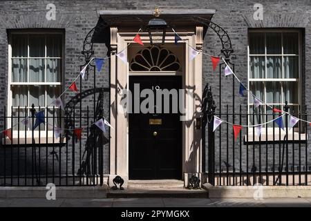 London, England, UK. 4th May, 2023. 10 Downing Street decorated ahead of coronation of King Charles III. The Coronation of King Charles III and The Queen Consort will take place on May 6th. (Credit Image: © Thomas Krych/ZUMA Press Wire) EDITORIAL USAGE ONLY! Not for Commercial USAGE! Credit: ZUMA Press, Inc./Alamy Live News Stock Photo