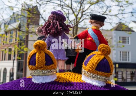 Windsor, Berkshire, UK. 4th May, 2023. Ladies from the All Stitched Up group of knitters in Ickenham were in Windsor this morning putting on two beautiful Coronation themed post box toppers on the post boxes outside Windsor Castle. One is a crown and the other is of the Prince and Princess of Wales with their three children Prince George, Princess Charlotte and Prince Louis. The knitters are raising money for the Brain Injury and Tumour Group Charity Shop in Hillingdon Circus. Credit: Maureen McLean/Alamy Live News Stock Photo