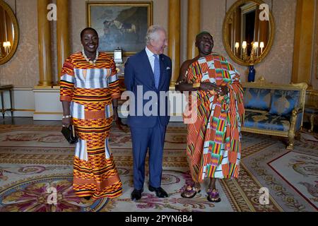 PHOtOS Il Asantehene, Otumfuo Osei Tutu Il and Wife, Lady Julia on arrival  at the United Kingdom, have been received by King Charles Ill…