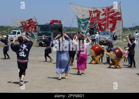 Festival supporters dance in front of large kites on display at the Sagami Giant Kite festival (Sagami-no-Oodako) Sagamihara. The Sagami Giant Kite festival began in the 1830s as an addition to the Children's Festival which is celebrated in japan on May 5th. Over time the kites, which are made of bamboo and handmade paper, have got bigger. The largest kites flown from the Sagami riverside during this festival measure around 15 metres on their longest side and can weigh over 900 kilograms. It takes a team of between 80 and 100 people to launch them into air. (Photo by Damon Coulter/SOPA Image Stock Photo