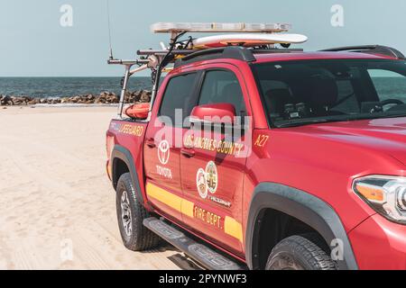 Red lifeguard truck on Venice Beach in Venice, Los Angeles, USA. Red Baywatch car operated by Los Angeles County Fire Department. Stock Photo