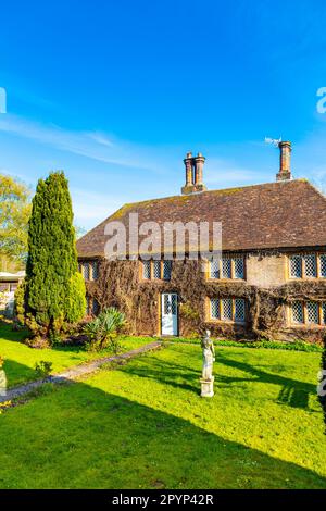 Exterior of 15th century Bagham Farm House B&B, Chilham, Kent, England, UK Stock Photo