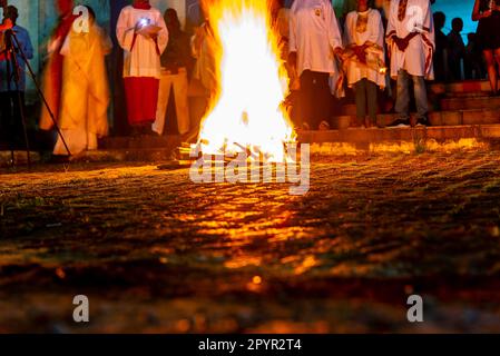 Valenca, Bahia, Brazil - April 08, 2023: Catholic faithful are around the Santa bonfire on Saturday night hallelujah. Holy week in Valenca, Bahia. Stock Photo