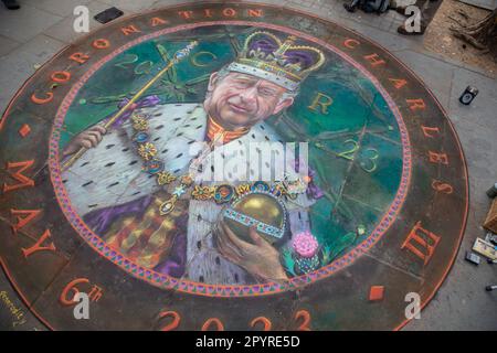 London, UK. 4th May 2023. Renowned chalk artist Julian Beever has spent the last four days on his knees, creating a colourful portrait of the King on a pavemet in Central London. He hopes the rain will hold off, so he can finish his piece in time for the coronation of King Charles III and Queen Camilla on 6 May. Credit: Kiki Streitberger / Alamy Live News Stock Photo