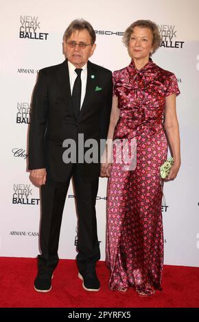 May 4, 2023, New York City, New York, USA: Actor/choreographer MIKHAIL BARYSHNIKOV and his wife LISA RINEHART seen at the New York City Balletâ€™s 2023 Spring Gala held at the David H. Koch Theater at Lincoln Center Plaza. (Credit Image: © Nancy Kaszerman/ZUMA Press Wire) EDITORIAL USAGE ONLY! Not for Commercial USAGE! Stock Photo