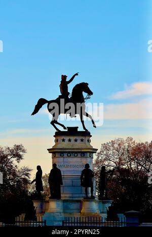 The Virginia Washington Monument is a 19th-century neoclassical bronze statue of President George Washington located in Capitol Square, Richmond, VA. Stock Photo