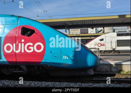 PARIS (75) 12 EME ARRONDISSEMENT. GARE DE LYON. TRAIN TGV OUIGO, LA FILIALE LOW COST DE LA SNCF Stock Photo