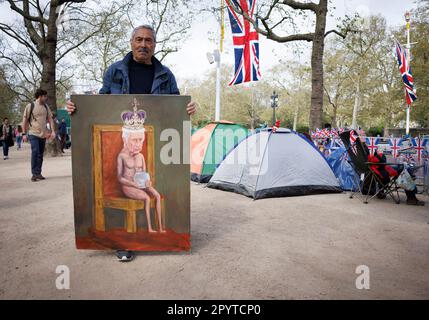 London, UK. 05th May, 2023. Political satire artist KAYA MAR carries a painting of King Hales III, on The Mall in Westminster, ahead of the Coronation of King Charles III which takes place on Saturday, 6th May 2023. King Charles acceded to the British throne following the death of his mother, Queen Elizabeth II on 8 September 2022. Photo credit: Ben Cawthra/Sipa USA Credit: Sipa USA/Alamy Live News Stock Photo