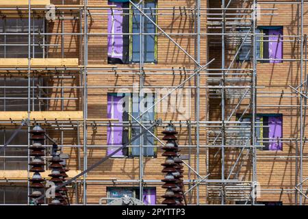 Scaffolding surrounding a new build block of flats apartments, ashford, kent, uk Stock Photo