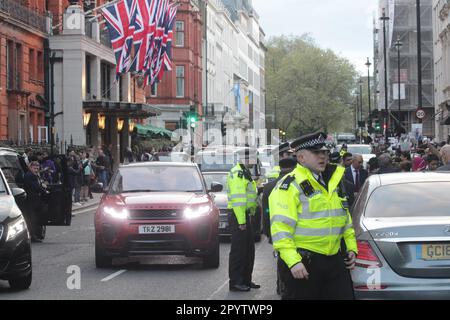 Bangladesh people were outside claridge’s demonstrating some for the prime minister and some agains the prime minister hasina . There was a lot of police there and the demo was still going until 1am.she is in London for the coronation and she is staying at claridge’s with other leaders and kings and queens 4/5/2023 blitz Stock Photo