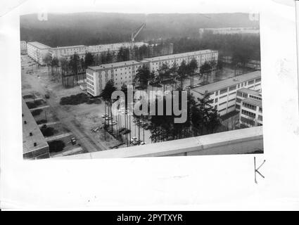 New apartments are being built in the Waldstadt II residential area in Potsdam. New buildings. Prefabricated.housing. GDR.Historic. Photo: MAZ/Manfred Haseloff, 17.03.1980 [automated translation] Stock Photo