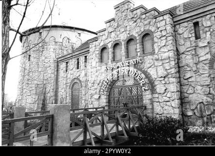 Experience restaurant Prinz Eisenherz at Filmpark Babelsberg.New restaurant enriches Studio Tour. Gastronomy. Film. Television. Erlebnispark.Foto: MAZ/ Peter Sengpiehl, 21.01.1999 [automated translation] Stock Photo