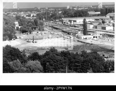 Major construction site Potsdam Center directly at the Potsdam city train station. The new train station, cinema and department store/shops are being built there. The picture shows the excavation pit.photo:MAZ/Archive, August 1997 [automated translation] Stock Photo