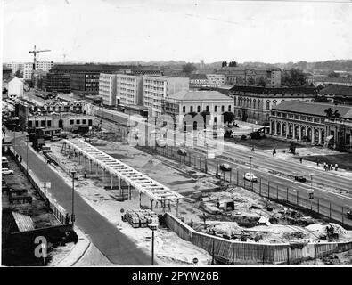 Building site/construction work. New development and redesign of Wilhelm-Külz-Strasse (today Breite Strasse). Housing construction. GDR. Photo: MAZ/Christel Köster, April 1980. [automated translation] Stock Photo