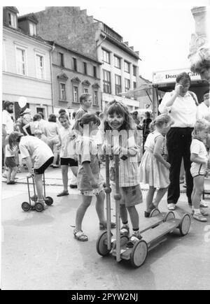 Potsdam 1000 years 1000-year celebration 1993 here children's festival Pots-Blitz on June 6 in Brandenburger Straße and on Luisenplatz Photo: MAZ/Christel Köster [automated translation] Stock Photo