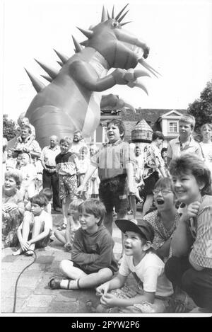 Potsdam 1000 years 1000-year celebration 1993 here children's festival Pots-Blitz on June 6 in Brandenburger Straße and on Luisenplatz Photo: MAZ/Christel Köster [automated translation] Stock Photo