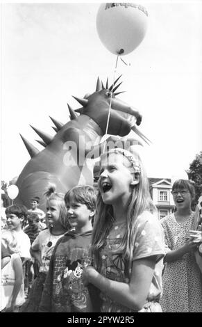 Potsdam 1000 years 1000-year celebration 1993 here children's festival Pots-Blitz on June 6 in Brandenburger Straße and on Luisenplatz Photo: MAZ/Christel Köster [automated translation] Stock Photo