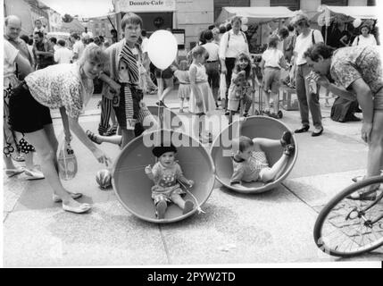 Potsdam 1000 years 1000-year celebration 1993 here children's festival Pots-Blitz on June 6 in Brandenburger Straße and on Luisenplatz Photo: MAZ/Christel Köster [automated translation] Stock Photo