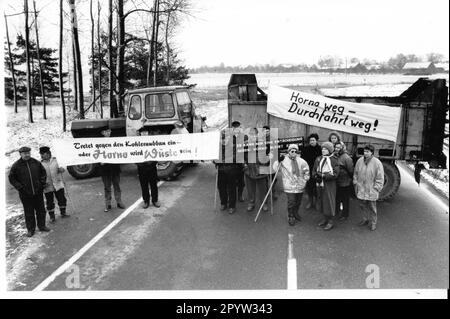Horno district Spree-Neisse coffin road closure protest action against the demolition and dredging of the village , photo from March 1993, construction coal, energy extraction Lausitz Photo: MAZ/Peter Sengpiehl [automated translation] Stock Photo