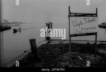 GDR, Dierhagen, 05.03.1989, boat, Dierhagen, Darß, white fleet, mooring, [automated translation] Stock Photo