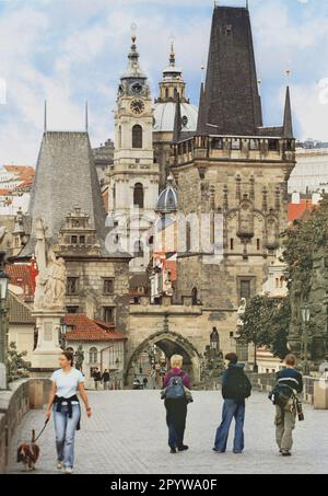 CZ-Czech Republic / Czech Republic / Prague / 1992 CZ-Czech Places / Prague / August 1999: Old Town: Charles Bridge and view of the Lesser Town district // Old Town / History / Tourists / [automated translation] Stock Photo