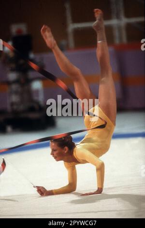 Olympic Games 1984 in Los Angeles. Rhythmic gymnastics: Regina Weber (BRD) Action, tape 11.08.1984. [automated translation] Stock Photo