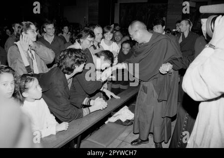 The Dalai Lama at a prayer for peace in the Herz-Jesu-Kirche in Munich with the priest Fritz Betzwieser. [automated translation] Stock Photo