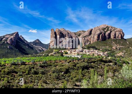 Village view Agueero, mountain peak, rocky chain Mallos de Agueero ...