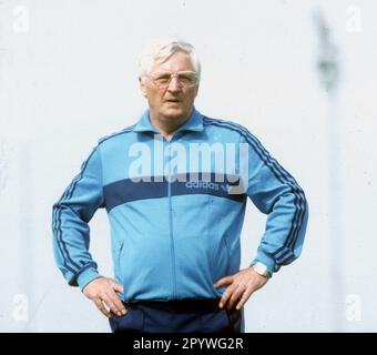 Soccer World Cup 1982 Training of the German team in Gijon 15.06.1982 : Coach Jupp Derwall observes the training [automated translation] Stock Photo
