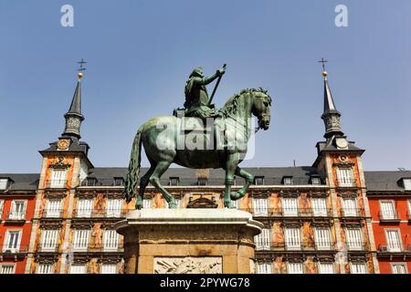 Equestrian statue of Philip III in front of the Casa de la Panaderia, Plaza Mayor, view from below, Madrid, Spain Stock Photo