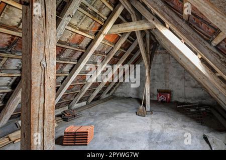 An uninsulated attic Stock Photo - Alamy