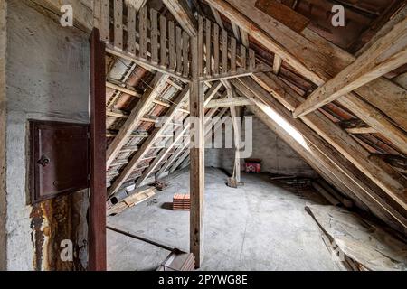 An uninsulated attic Stock Photo - Alamy