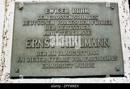 History / Parties / KPD / 1994 Memorial at the former Buchenwald concentration camp. Plaque for Ernst Thaelmann He was murdered here by the Nazis in 1945. For the GDR this was an important place.  // Buchenwald Concentration Camp / Nazi,Victims / GDR Memorial / [automated translation] Stock Photo