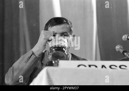 'During the 1966 state parliament election campaign, Günter Grass appears at a discussion event organized by the Liberaler Studentenbund Deutschlands (LSD) at the Löwenbräukeller in Munich. The event is entitled ''Are There Reasons to Vote NDP? [automated translation]' Stock Photo