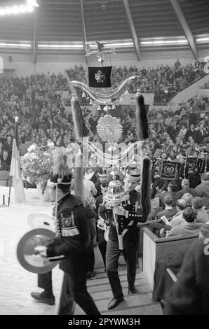 Closing event of the CSU in the Bavarian state election campaign at the Krone Circus in Munich, at which Franz Josef Strauß also appears. The picture shows a mining band on its way to the podium. [automated translation] Stock Photo