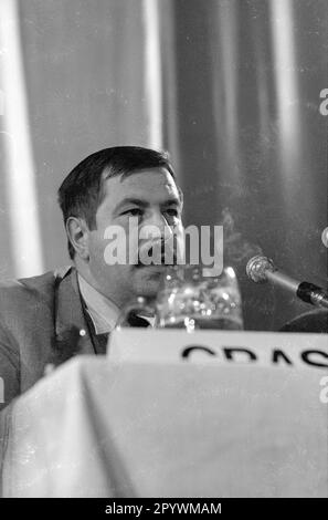 'During the 1966 state parliament election campaign, Günter Grass appears at a discussion event organized by the Liberaler Studentenbund Deutschlands (LSD) at the Löwenbräukeller in Munich. The event is entitled ''Are There Reasons to Vote NDP? [automated translation]' Stock Photo