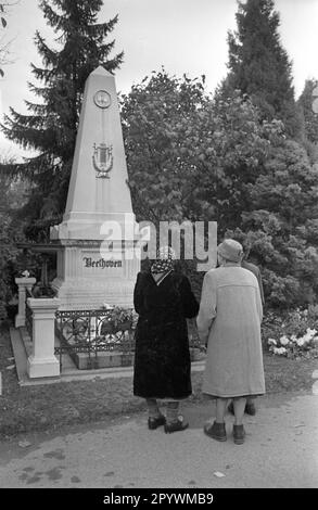 Cemeteries Vienna 1966 - Grave of Beethoven. [automated translation] Stock Photo