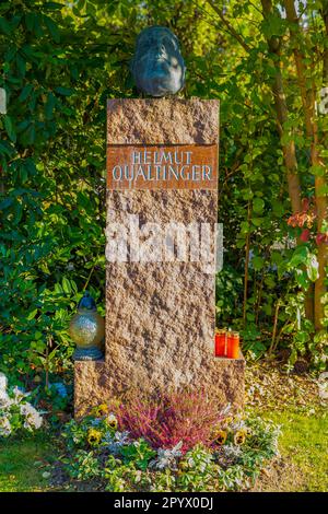 Honorary grave of the actor Helmut Qualtinger, Central Cemetery, Vienna, Austria Stock Photo