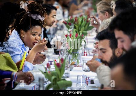 AMSTERDAM - A freedom meal in the Moses and Aaron Church. During Liberation Day, freedom meals are held throughout the country to reflect on freedom. ANP RAMON VAN FLYMEN netherlands out - belgium out Stock Photo