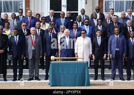 (left to right) President of Kiribati, Taneti Maamau, President of Nigeria, Muhammadu Buhari,, Prime Minister of Saint Kitts and Nevis, Terrance Drew, President of Togo, Faure Essozimna Gnassingbe Eyadema, Prime Minister of Tuvalu, Kausea Natano, Prime Minister of the Kingdom of Tonga, President of Samoa, Afioga Tuimalealiifano Vaaletoa Sualauvi II, President of Seychelles, Wavel Ramkalawan, High Commissioner of Tanzania to the United Kingdom, Asha-Rose Migiro, Prime Minister of Namibia, Saara Kuugongelwa, President of Rwanda, Paul Kagame, President of Malawi, Lazarus Chakwera, Prime Minister  Stock Photo