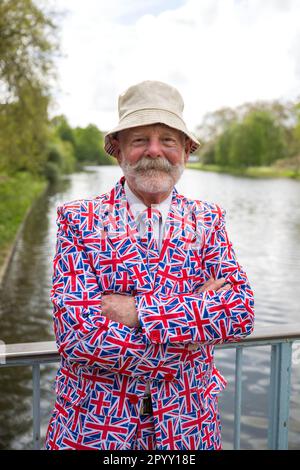 London, UK. 05th May, 2023. Briton Stewart in St.James's Park. The coronation of King Charles III will take place in London on May 6. Credit: Sina Schuldt/dpa/Alamy Live News Stock Photo