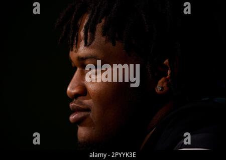 Philadelphia Eagles' Jalen Carter, left, warms up with Moro Ohomo, center,  during NFL rookie football minicamp, Friday, May 5, 2023, in Philadelphia.  (AP Photo/Chris Szagola Stock Photo - Alamy