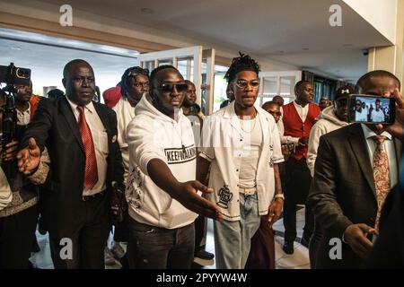 Nakuru, Kenya. 05th May, 2023. Nigerian Musician and songwriter, Joseph Akinwale, known professionally as Joeboy (R2), an Afro-pop and R&B music singer, arrives at his hotel in Nakuru ahead of his performance at The Rift Valley Sports Club. Credit: SOPA Images Limited/Alamy Live News Stock Photo