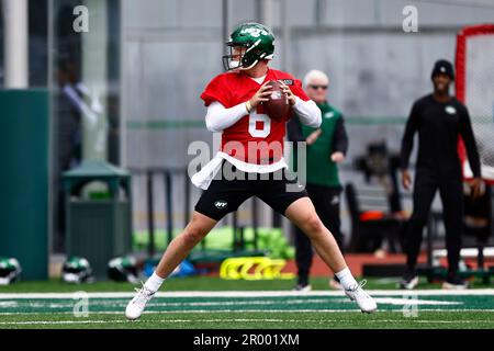 New York Jets quarterback Chase Brice (6) throws a pass during the team's  NFL football rookie minicamp, Friday, May 5, 2023, in Florham Park, N.J.  (AP Photo/Rich Schultz Stock Photo - Alamy