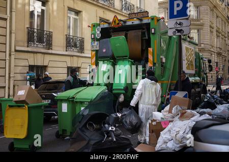 Garbage men collecting trash in the streets of Paris, France. March 25, 2023. Stock Photo