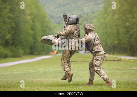 April 29, 2023 - Dahlonega, Georgia, USA - A U.S. Army UH-60 Black Hawk Crew Chief, assigned to 4th Ranger Training Battlaion, ascends up with a simualeted casualty attatched to a hoist during the Army Ranger Open House, Mosby Army Airfield, Camp Merrill, Dahlonega, Ga., April 29, 2023. The Ranger Open House is open to the public to show case Ranger School and the training Rangers endure to earn the Ranger Tab. (photo by Austin Berner) (Credit Image: © U.S. Army/ZUMA Press Wire Service/ZUMAprilESS.com) EDITORIAL USAGE ONLY! Not for Commercial USAGE! Stock Photo
