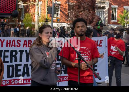 New York, United States. 05th May, 2023. NEW YORK, NEW YORK - MAY 05: Activists speak at a 'Justice for Jordan Neely' rally in Washington Square Park on May 05, 2023 in New York City. According to police and a witness account, Neely, who was 30 years old and residing in a shelter, died after being placed in a chokehold by a 24-year-old man on a subway train in New York City on Monday. Increasingly, activists are calling for the man who used the chokehold on Neely to be apprehended. Credit: Ron Adar/Alamy Live News Stock Photo