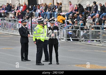 London, UK. 06th May, 2023. Whitehall, London, UK on May 06 2023. Metropolitan Police Commissioner Sir Mark Rowley talks with his officers prepare along the route in Whitehall before the start of the Coronation of King Charles III in Whitehall, London, UK on May 06 2023. Credit: Francis Knight/Alamy Live News Stock Photo