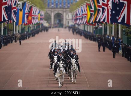 Mounted officers of the metropolitan police force make their way along The Mall ahead of the coronation ceremony of King Charles III and Queen Camilla in central London. Picture date: Saturday May 6, 2023. Stock Photo