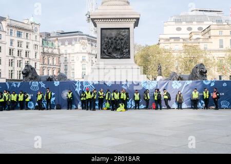 London, UK. 6th May 2023. Coronation of King Charles III. Crowds arrive for the coronation. Credit: Matthew Chattle/Alamy Live News Stock Photo